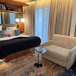 Card Hotel